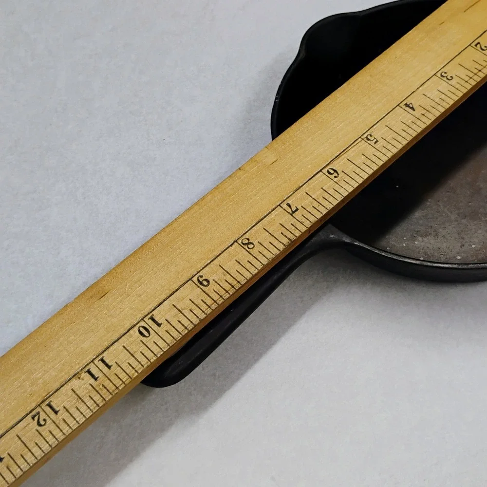 Griswold No 3 Cast Iron Skillet Small Logo Erie PA 709 K Vintage Frying Pan